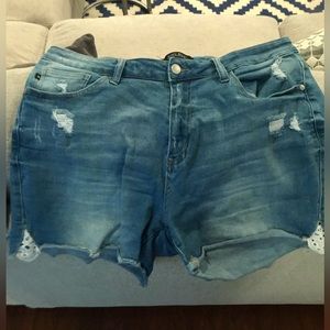 Judy Blue lace trim short size 1X